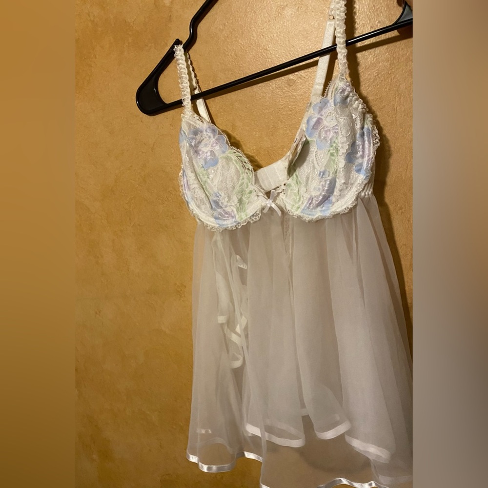 Cute set. Fredericks of Hollywood nightie and thong is not that brand. Both NEW